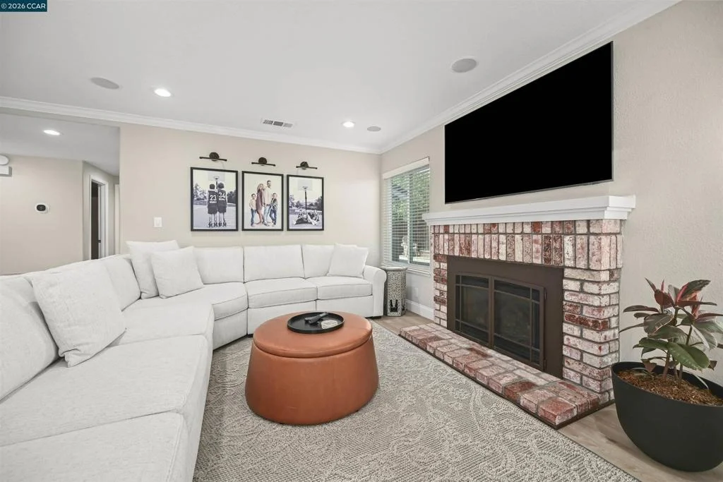 Photo of 219 Viewpoint Dr