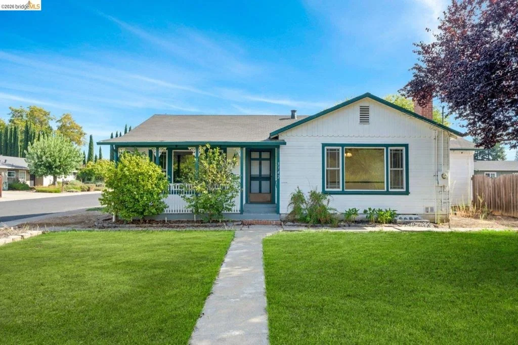 Photo of 3742 Walnut Ave