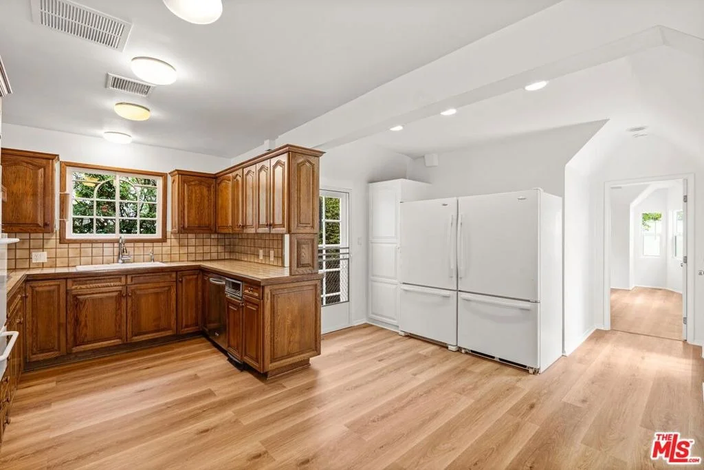 Photo of 512 N Elm Drive