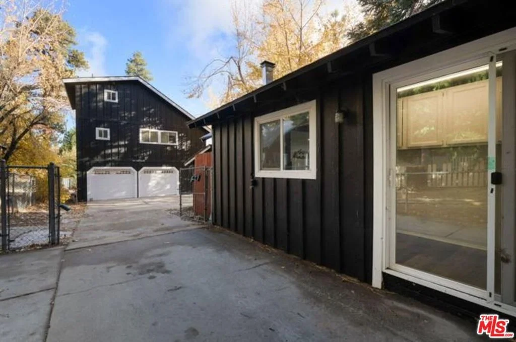 Photo of 993 Cameron Drive