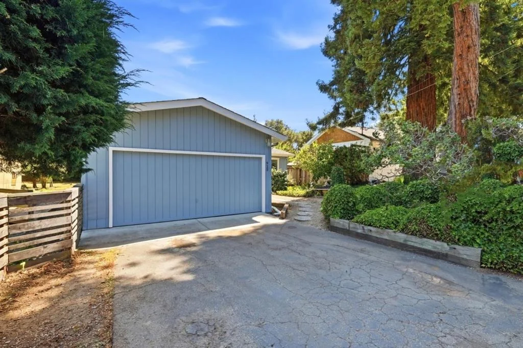 Photo of 915 Pinetree Lane