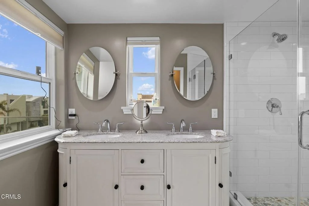 Photo of 104 La Brea Street