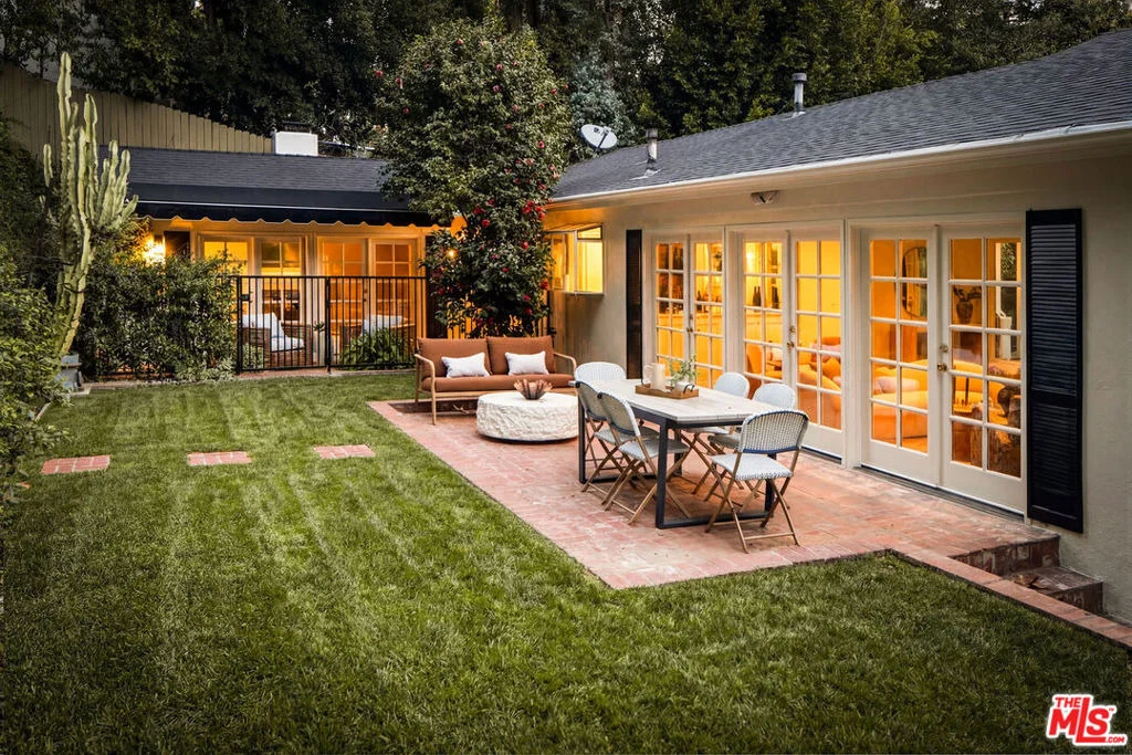 Photo of 2533 Benedict Canyon Drive