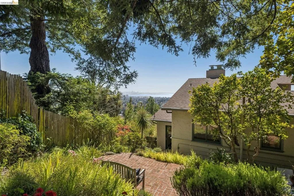 Photo of 8 Mosswood Rd