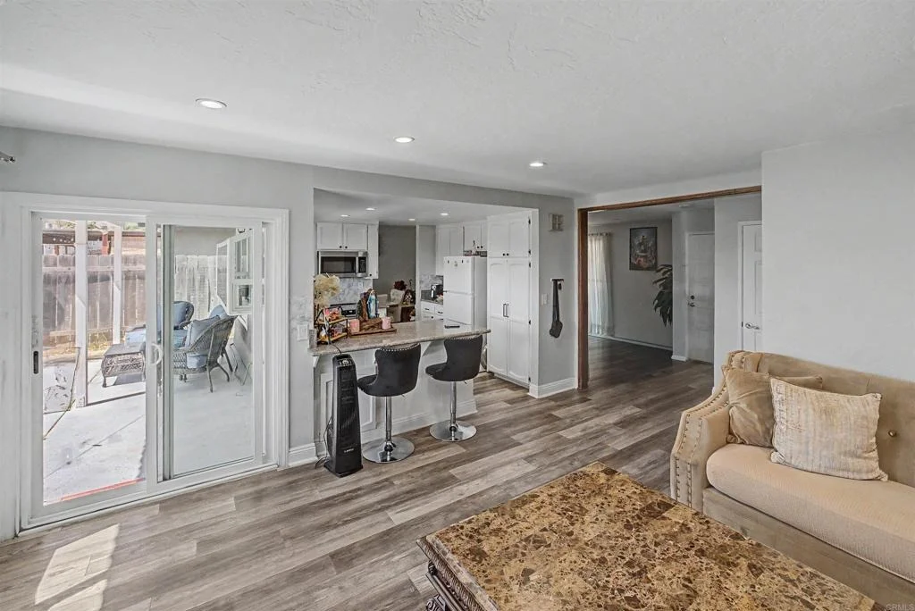 Photo of 1284 Bates Ln