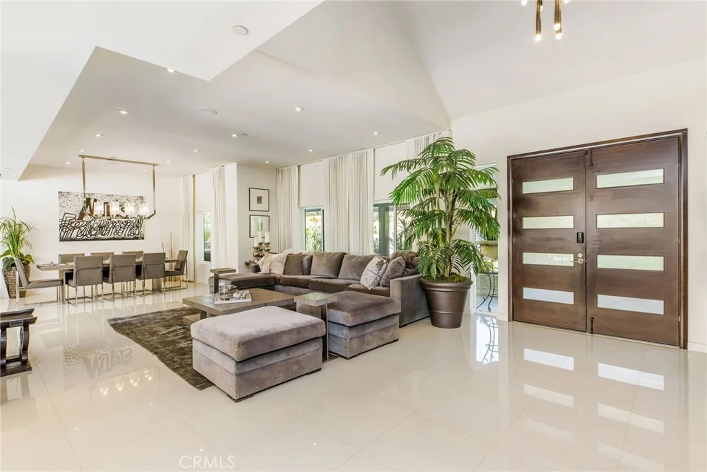 Photo of 207 SADDLEBOW Road
