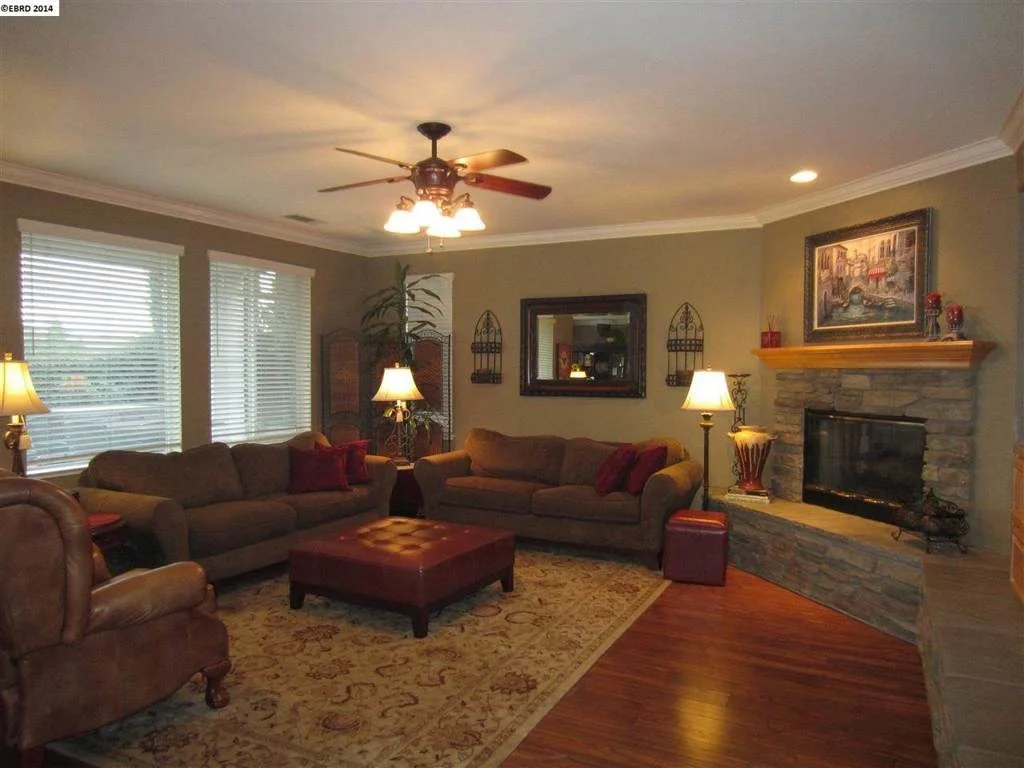 Photo of 545 LAKEVIEW DR