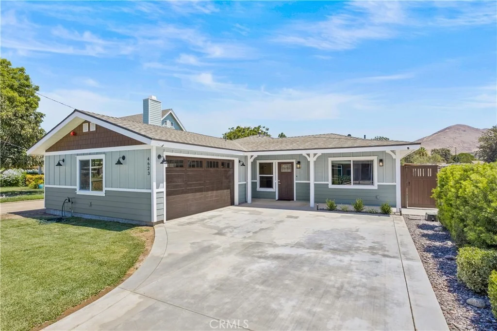 Photo of 4623 Center Avenue