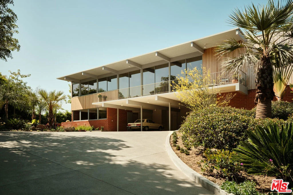 Photo of 1035 Summit Drive
