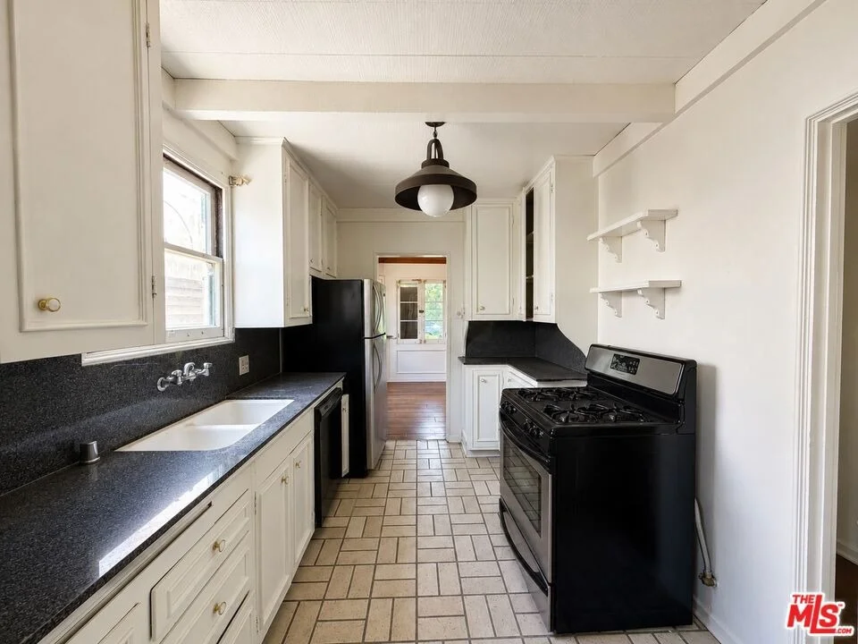 Photo of 431 Westmount Drive