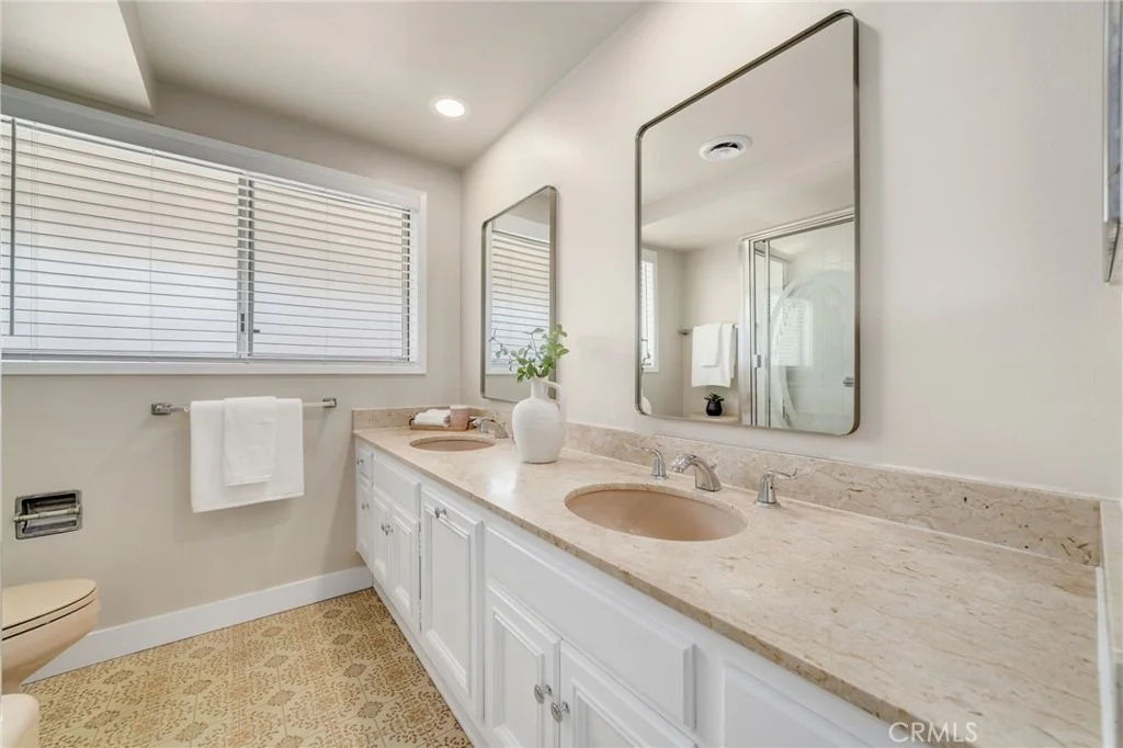 Photo of 890 N Hillside Drive