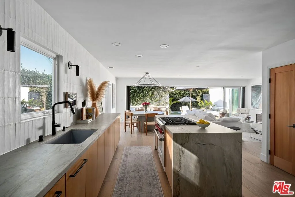 Photo of 1009 Vernon Avenue