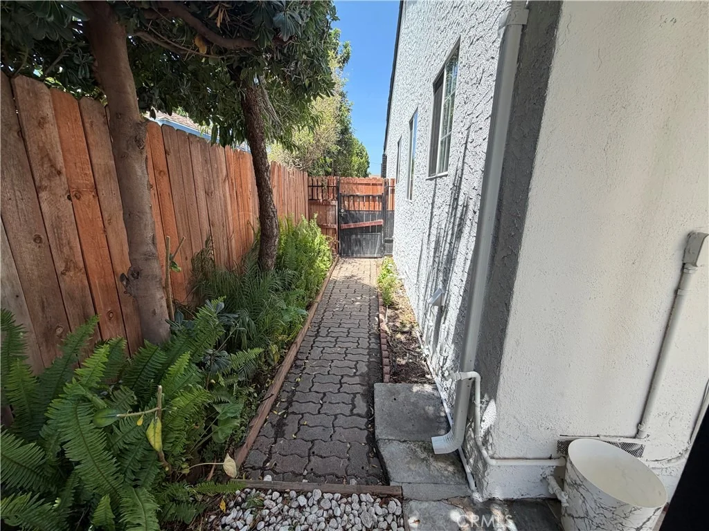 Photo of 6654 Capps Avenue
