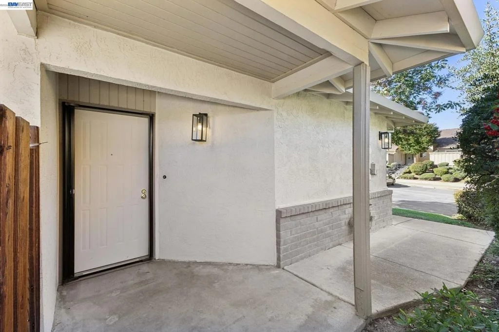 Photo of 402 Vineyard Pl