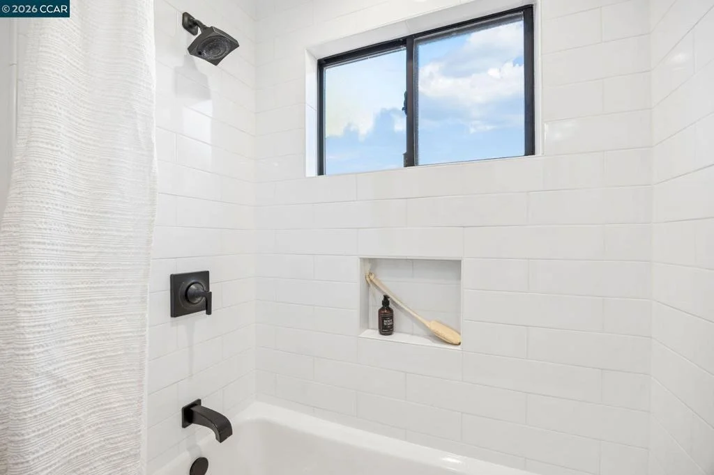 Photo of 1441 Center Ave