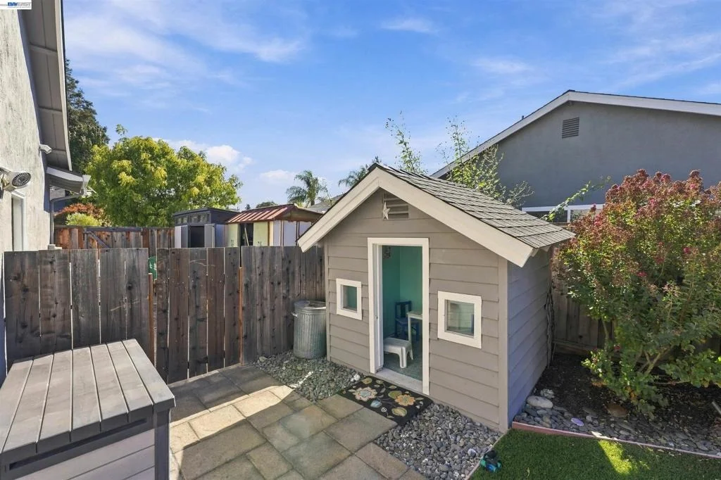 Photo of 3079 Bernard Ave