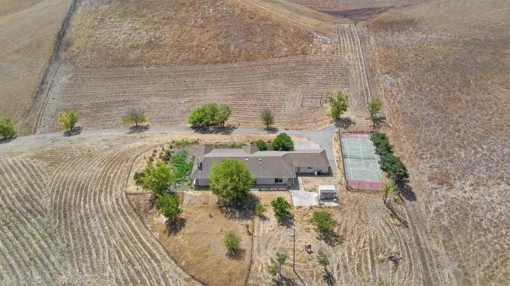 Photo of 9050 Highland Rd