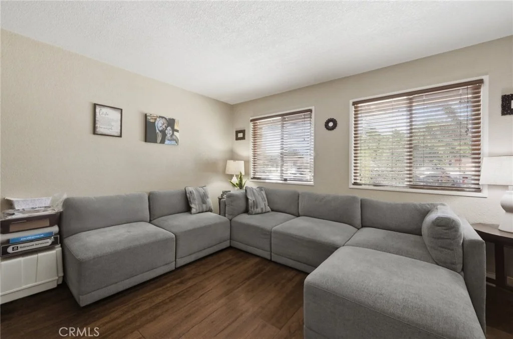 Photo of 18631 Hawthorne