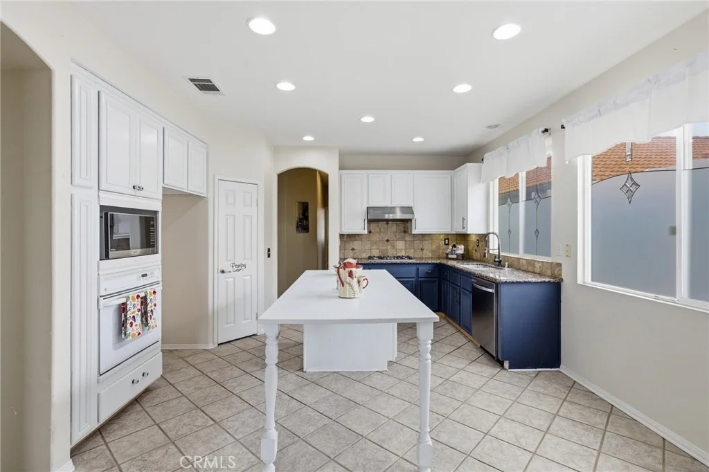 Photo of 740 Bahama
