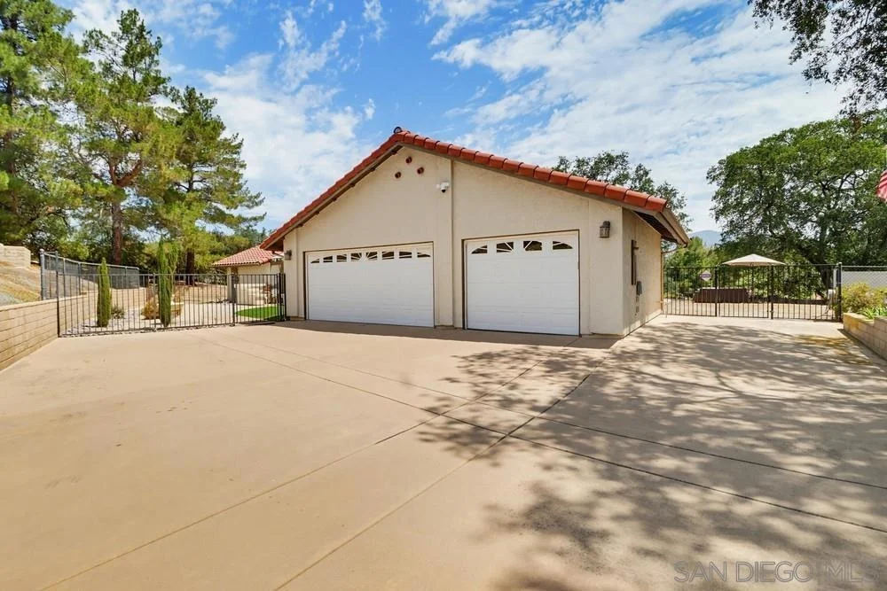 Photo of 2577 Camino Narciso
