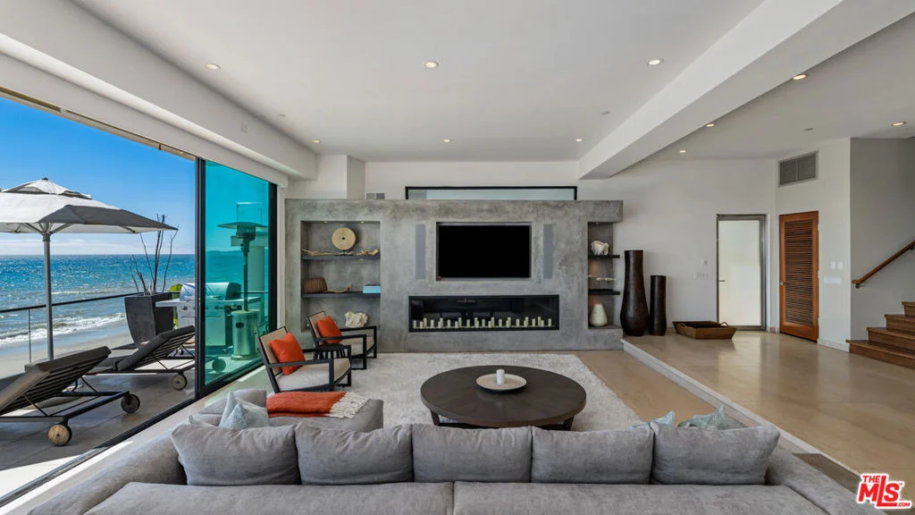 Photo of 25250 Malibu Road