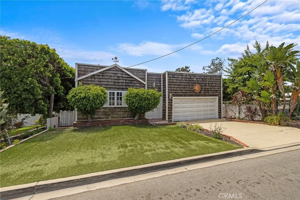 Photo of 2209 Cliff Drive