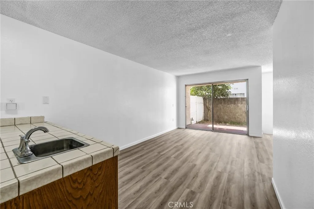 Photo of Unit D at 419 Fairview Avenue