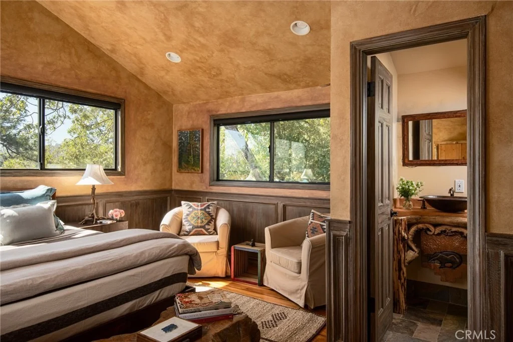 Photo of 942 Lake Edge
