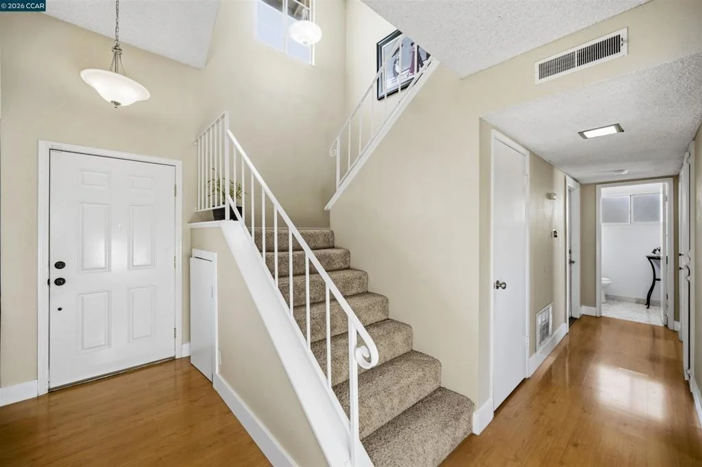 Photo of 120 Serpentine Ct