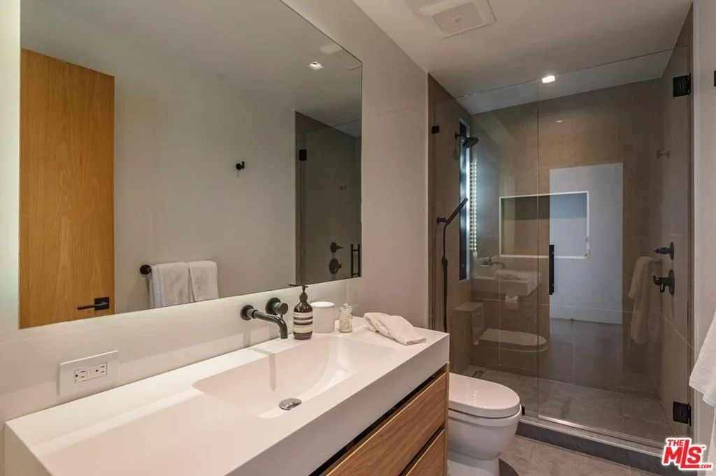 Photo of 24548 Malibu Road