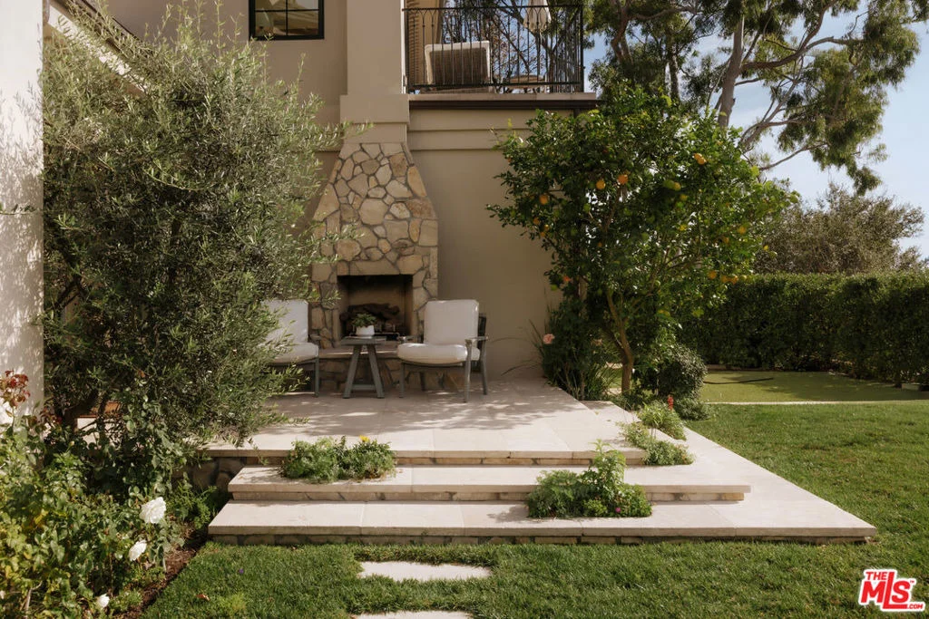 Photo of 12072 Crest Court