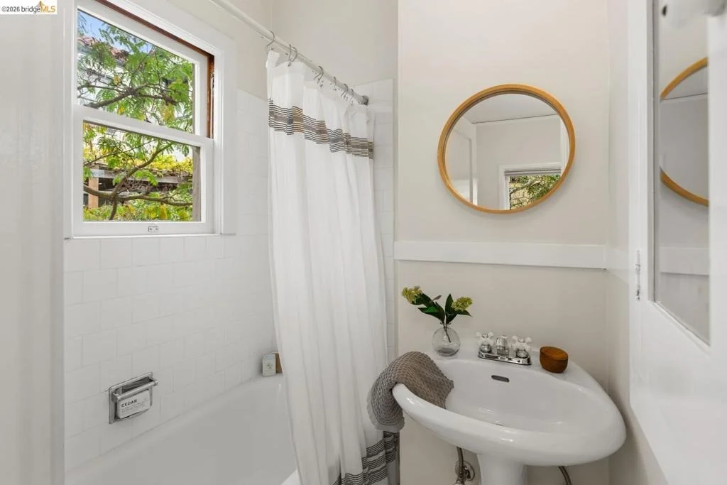 Photo of 2747 Forest Ave