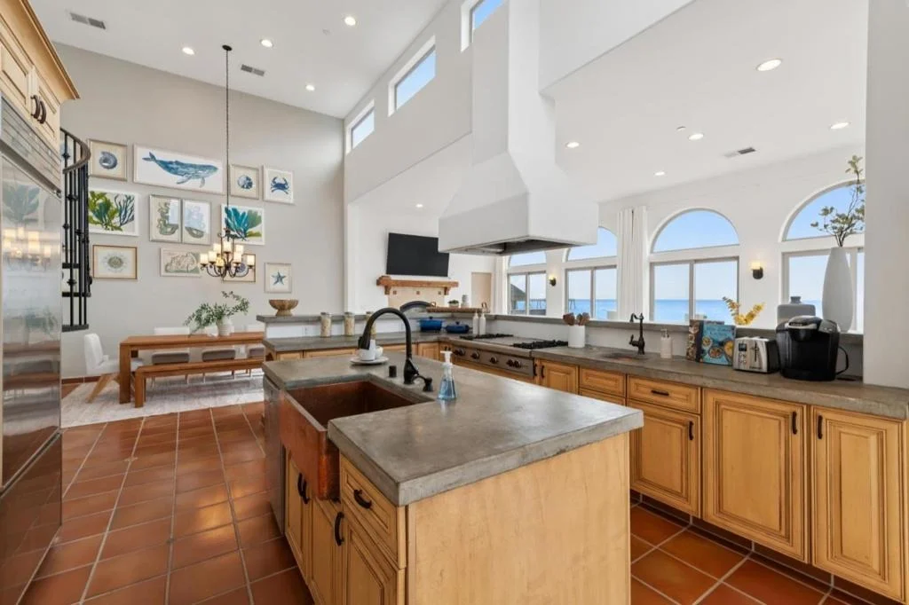 Photo of 1669 Beach Boulevard
