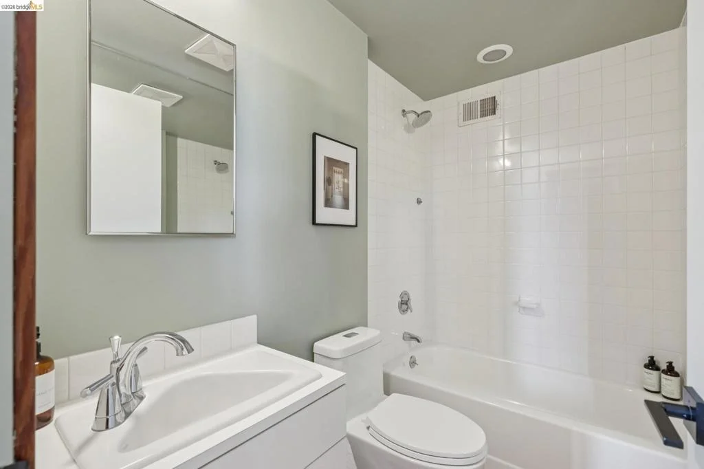 Photo of 935 Hilldale Ave