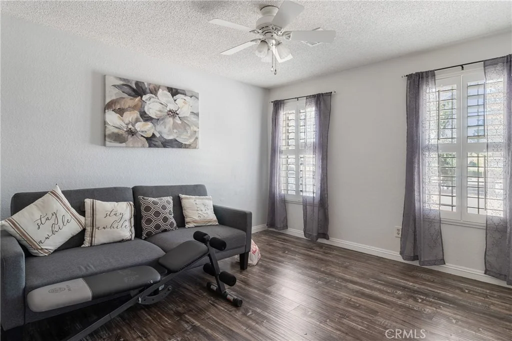 Photo of 3735 Paula
