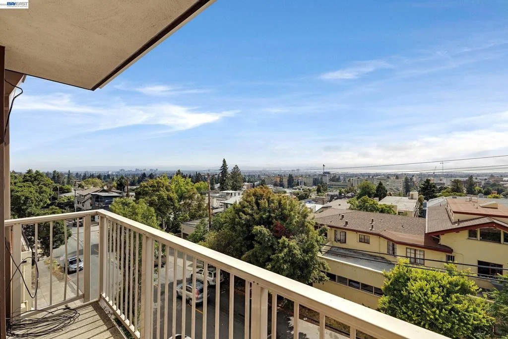 Photo of Unit 306 at 2 Panoramic Way