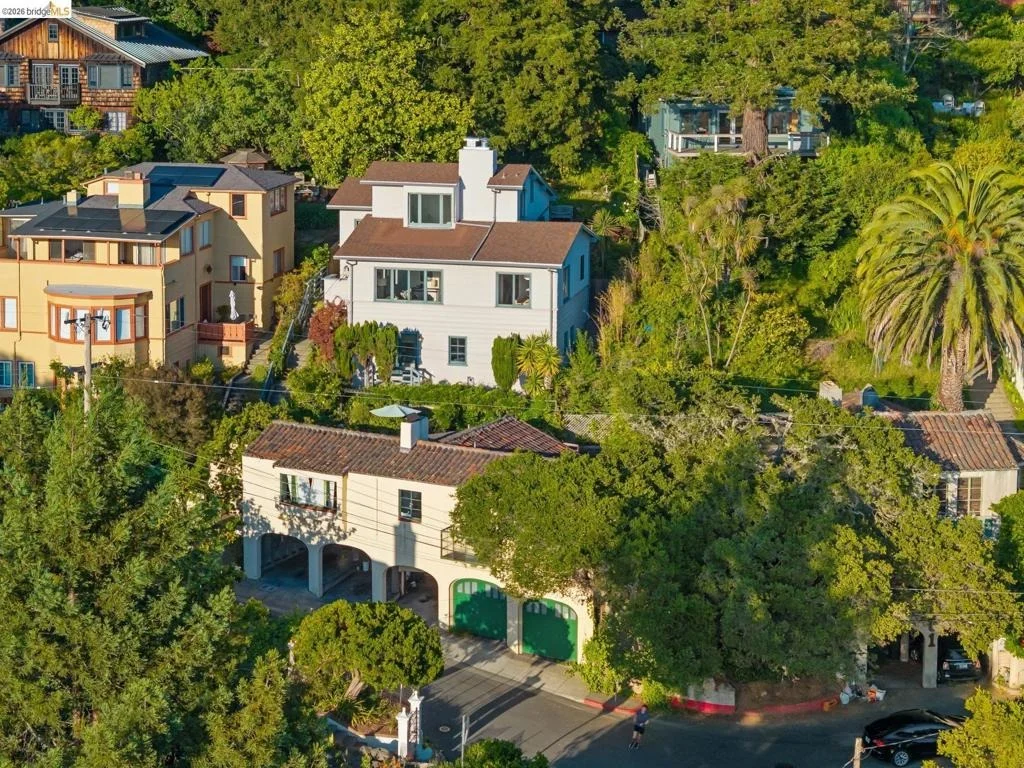 Photo of 8 Mosswood Rd
