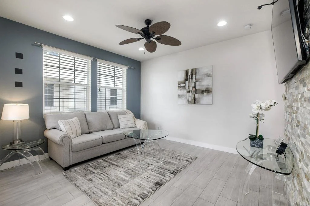 Photo of Unit 102 at 5082 Cascade