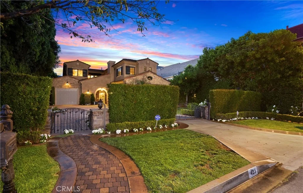 Photo of 423 W Lemon Avenue