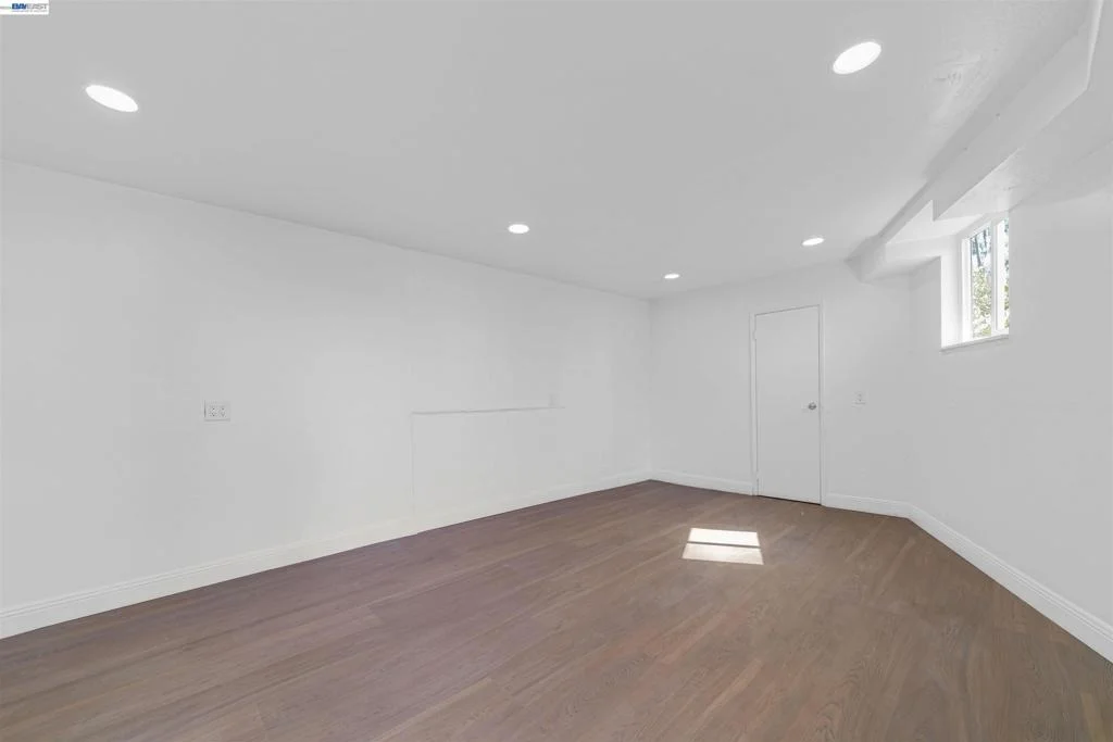 Photo of 1069 Central Blvd