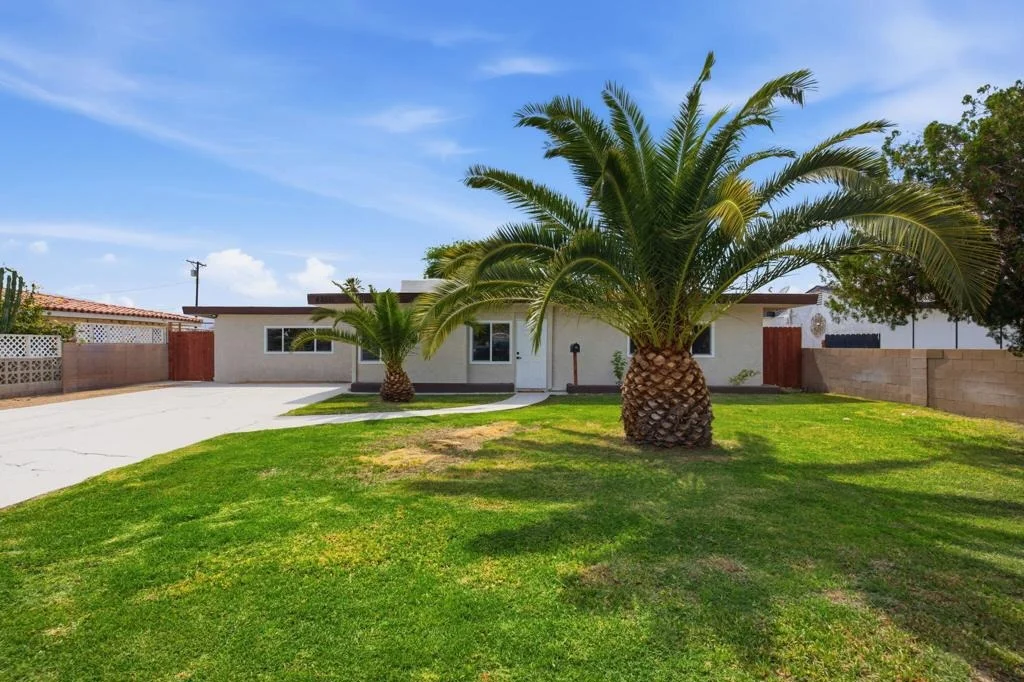 Photo of 43581 Oasis Street