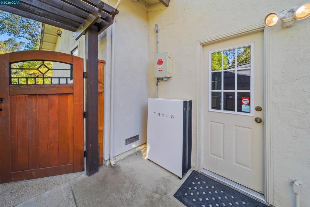 Photo of 3050 Bowling Green Dr