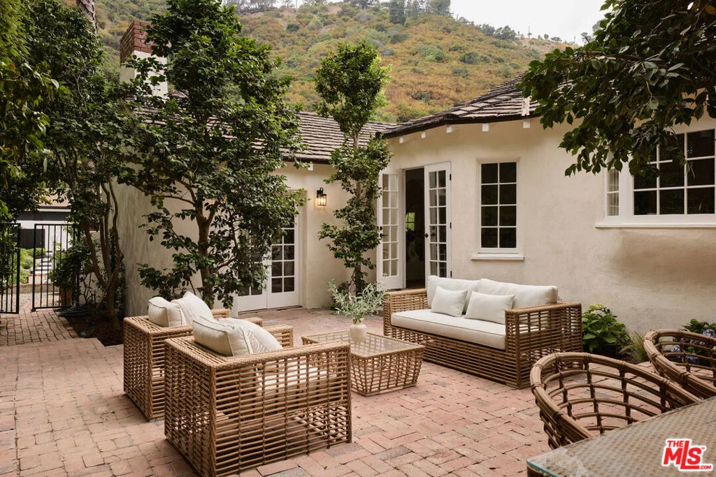 Photo of 1654 N Beverly Drive