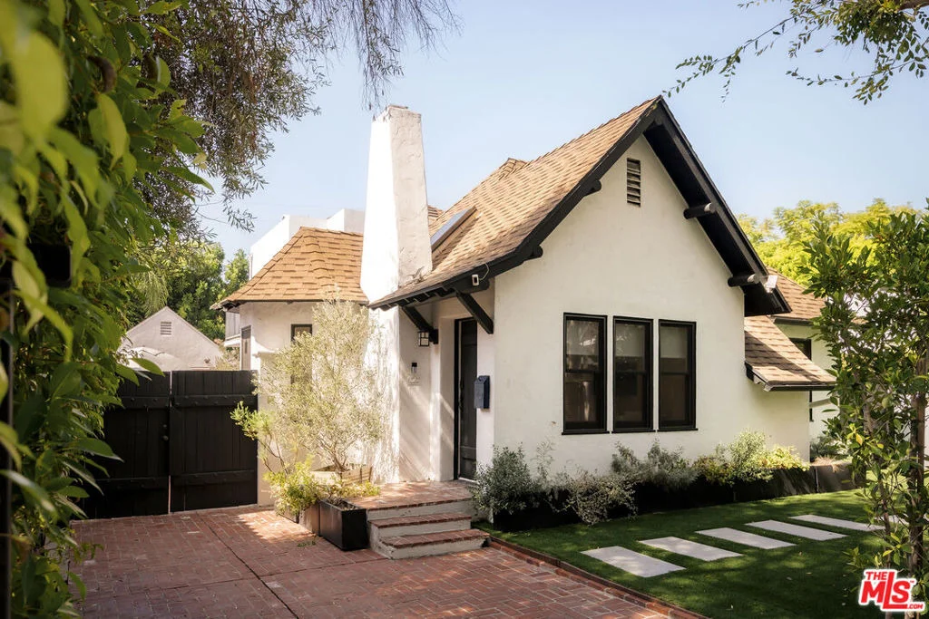 Photo of 543 Westmount Drive