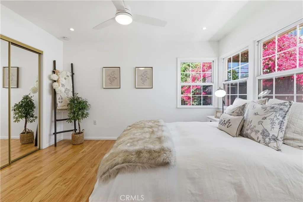Photo of 3327 N Studebaker