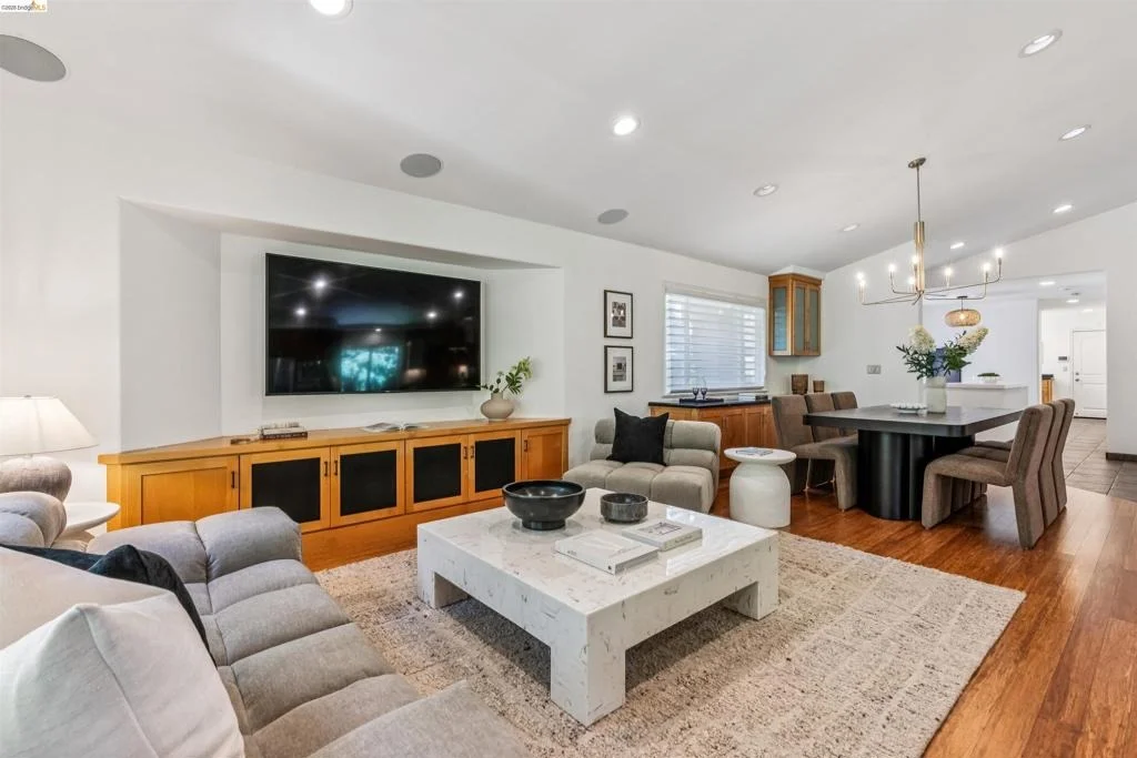 Photo of 1035 N Thompson Rd