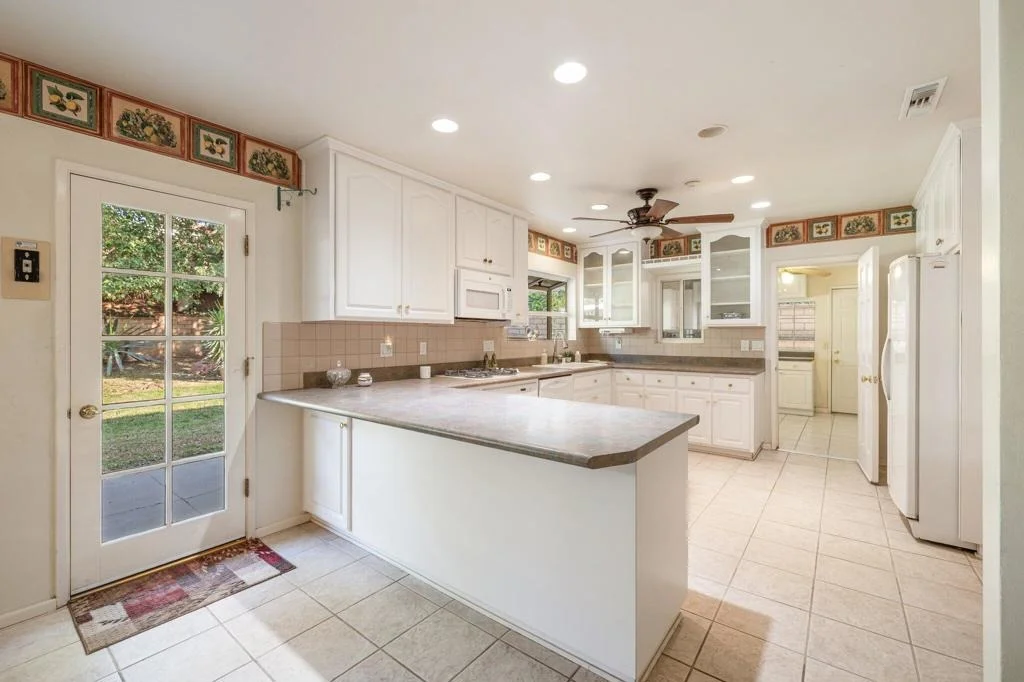 Photo of 5284 Bardwell Avenue