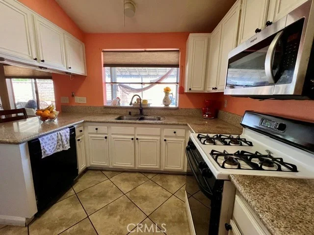 Photo of 37469 Cambridge Lane