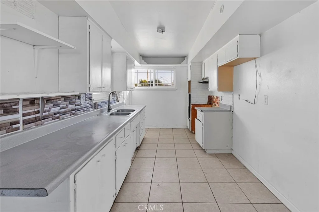 Photo of 17047 Eucalyptus Street