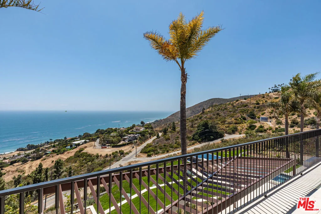 Photo of 4346 Avenida De La Encinal